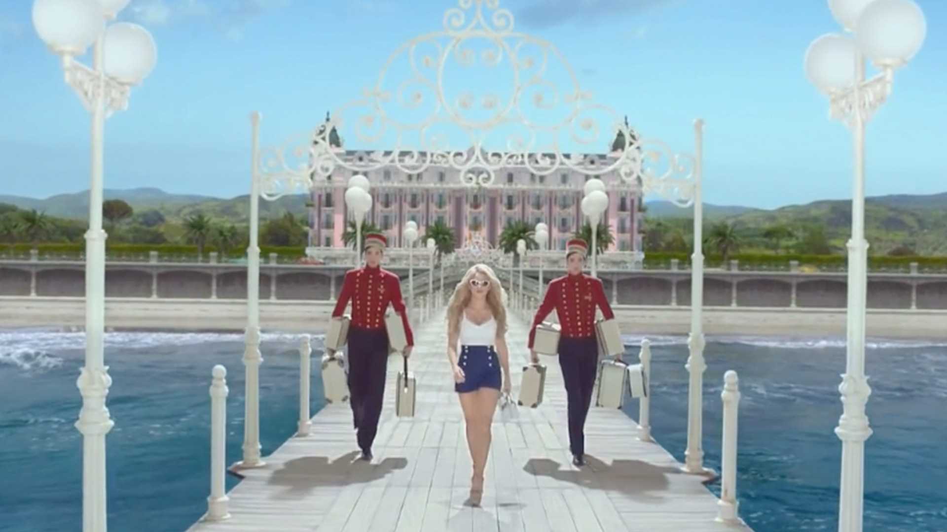 SHAKIRA- Felicitá al cuadrado by Costa Crucero